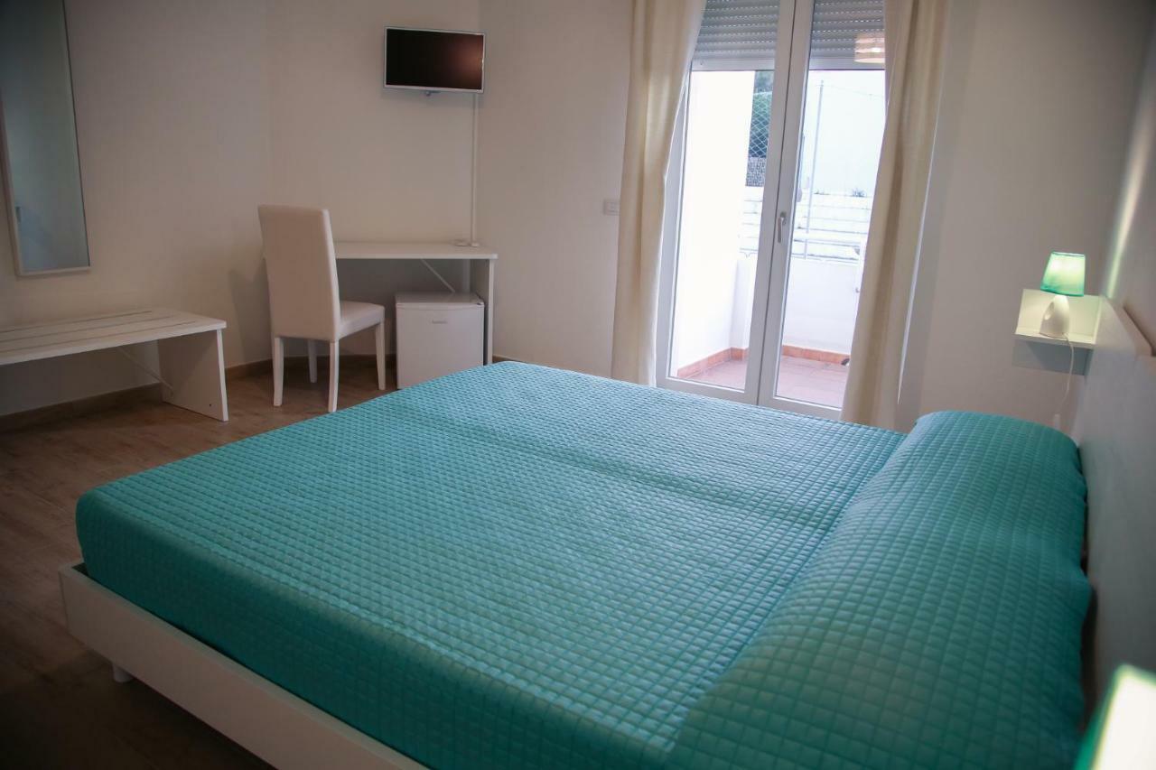 B&B Le Tre Spiagge Calasetta Eksteriør billede
